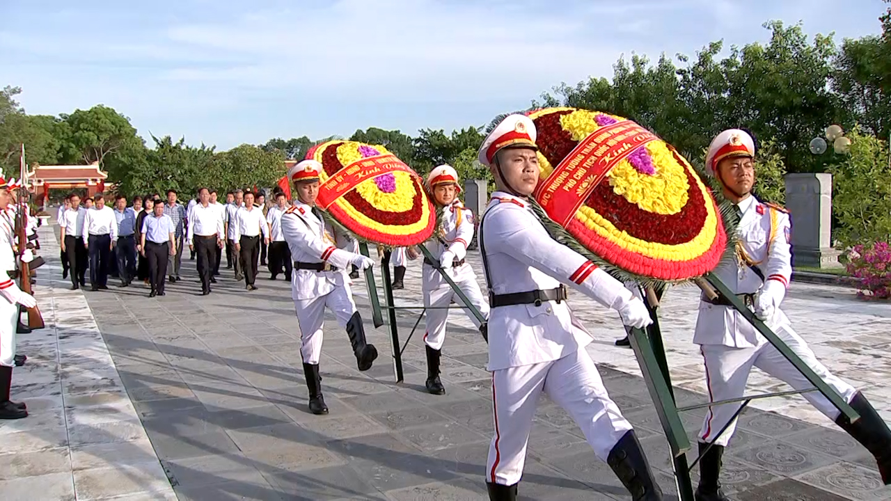 PHÓ CHỦ TỊCH QUỐC HỘI TRẦN QUANG PHƯƠNG TRI ÂN CÁC ANH HÙNG LIỆT SỸ VÀ NGƯỜI CÓ CÔNG TẠI THANH HÓA